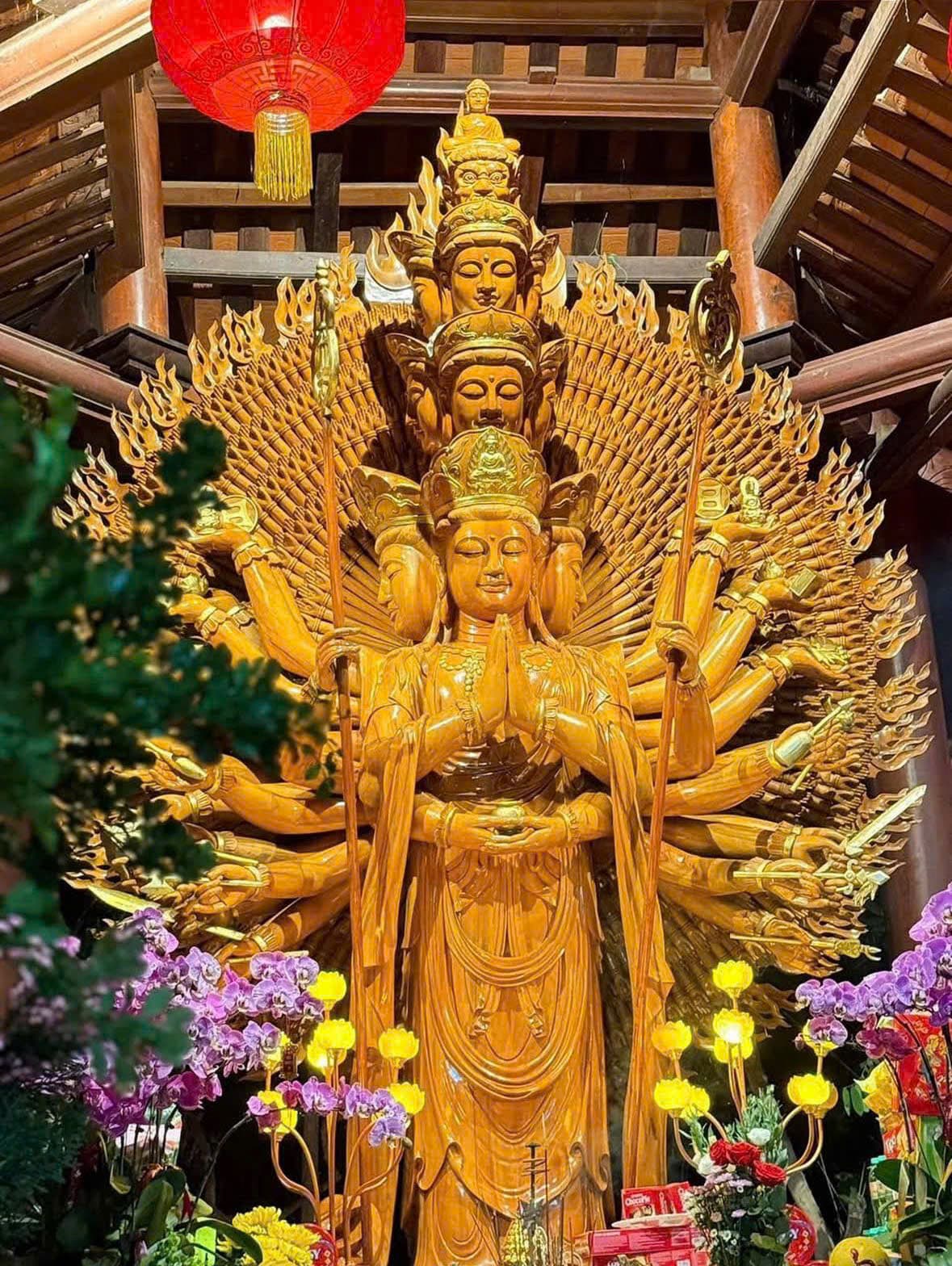 Tôn tượng Quan Âm thiên thủ thiên nhãn