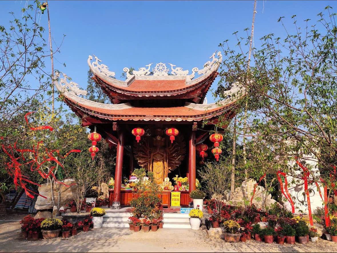 Khuôn viên thờ tự Chùa Da
